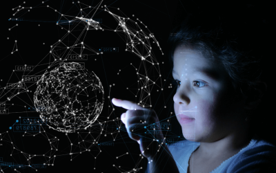 niño señalando una bola