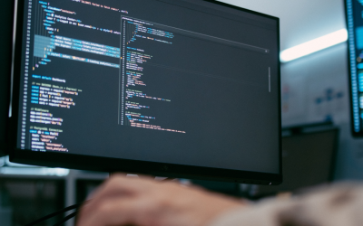 mano sobre un teclado