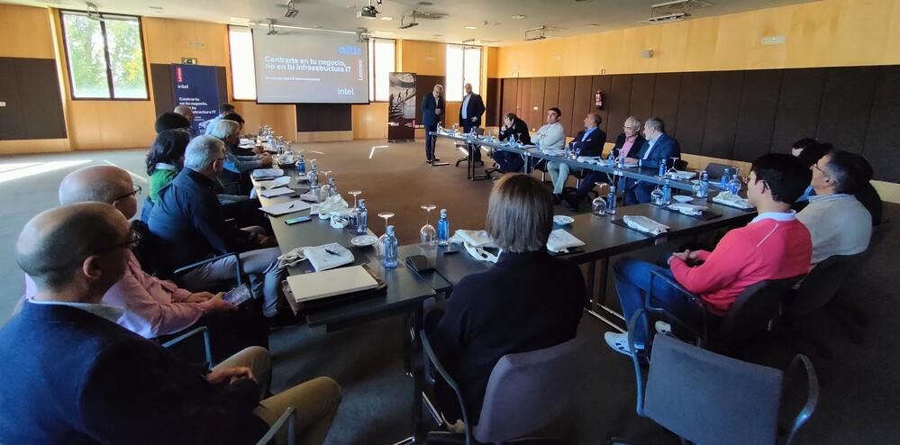business_lunch_altia_lenovo