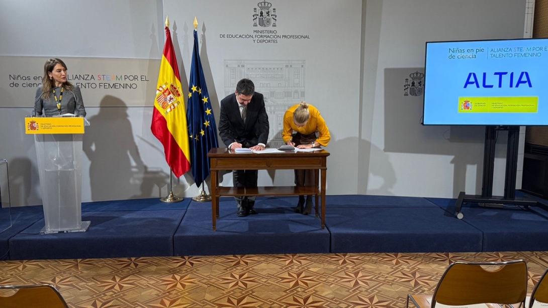 Firma de la Alianza STEAM